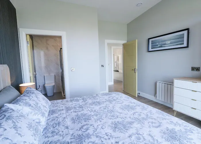 Number 6 - The View בית נופש